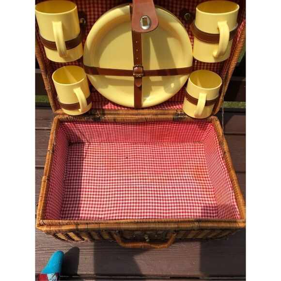 Vintage Women’s Brown Picnic Wicker Basket with Red and White Gingham Plaid Lini - Picture 10 of 15